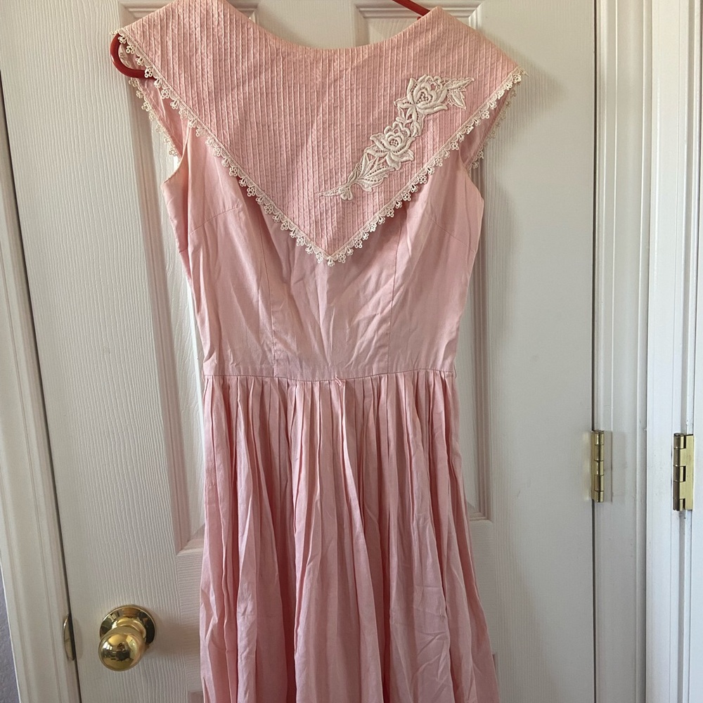 🌸 Vintage Light Pink Embroidered Pleated Dress 🌸